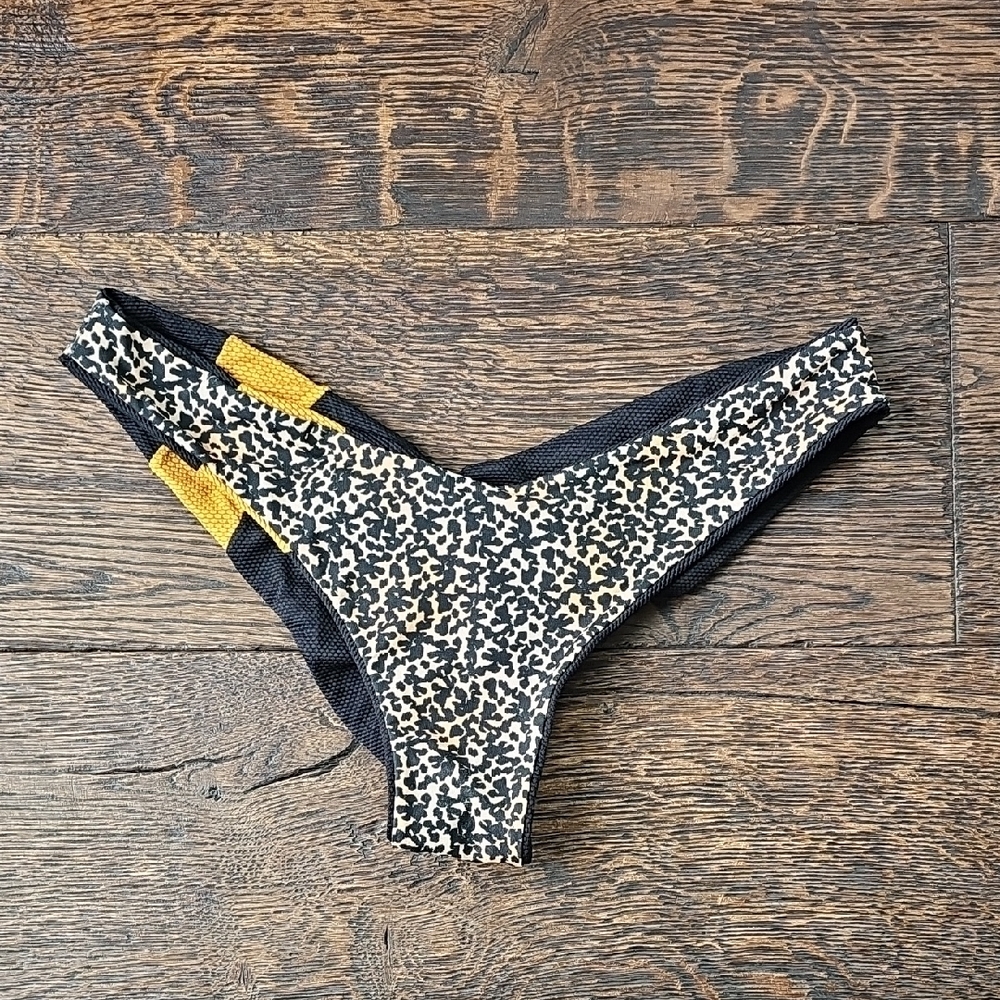 MAAJI Leopard Print Reversible Bikini Bottoms with Yellow Accent NWOT